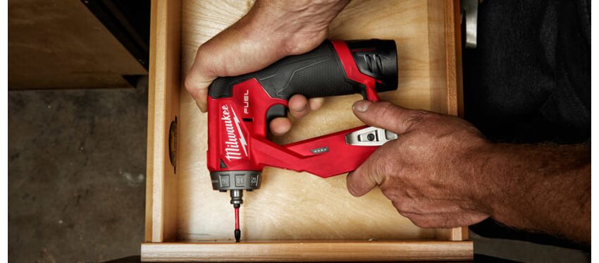 Новий шуруповерт/дриль Milwaukee M12 FUEL